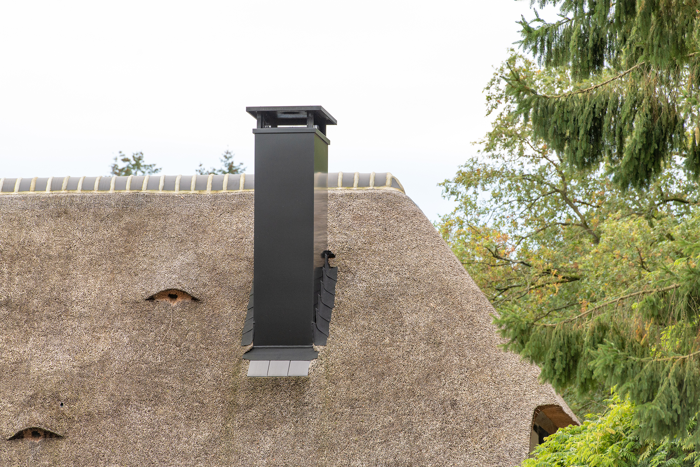 Vulkaan Prefab schoorstenen Kootwijkerbroek_RVS prefab schoorsteen RVS kolom met dubbele afdekplaat 2